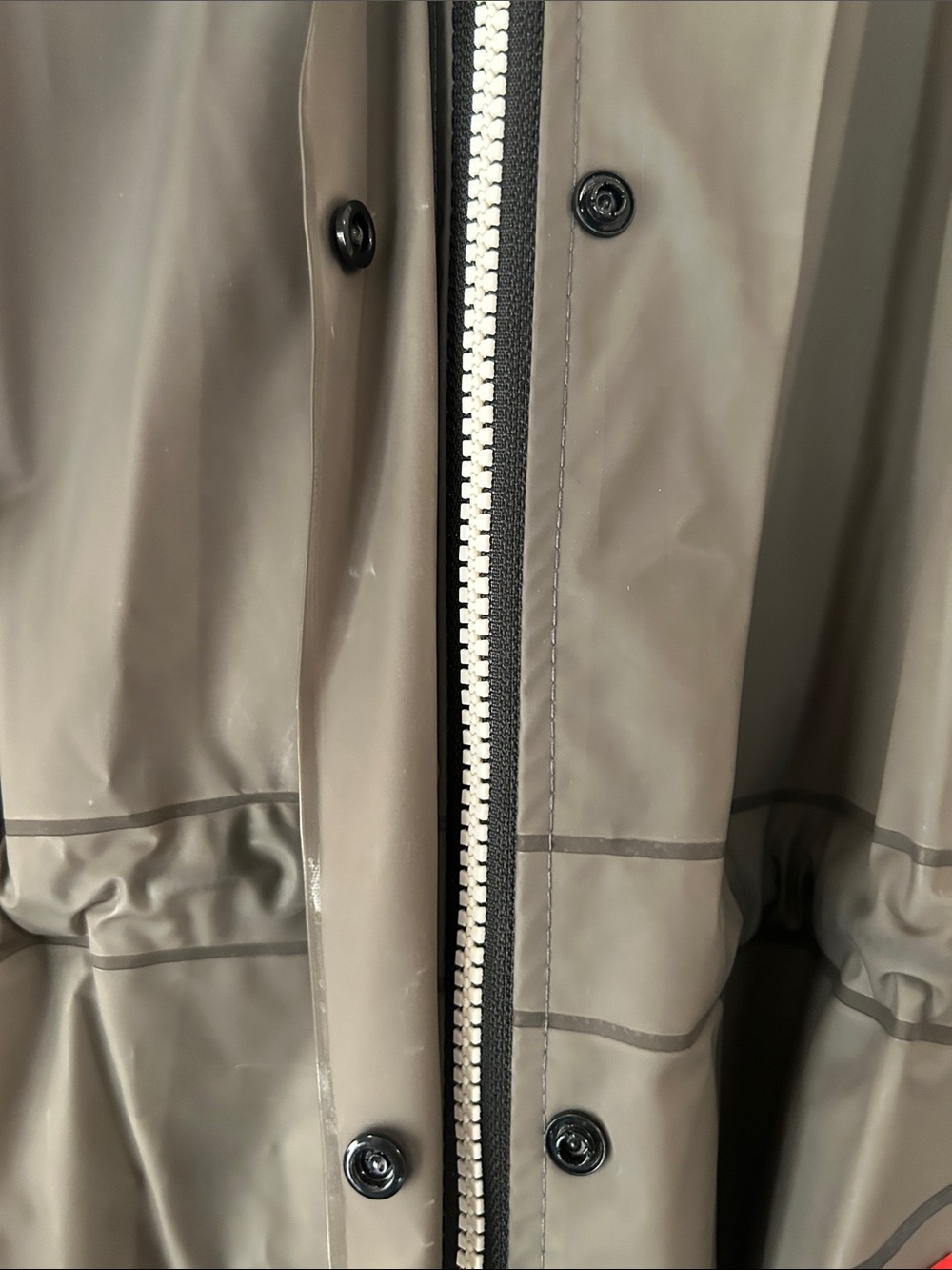 Hunter Women's 
 Olive Raincoat with Hood - Picture 9 of 11